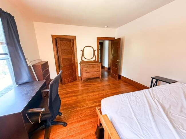 Building Photo - 207 Kelvin Pl