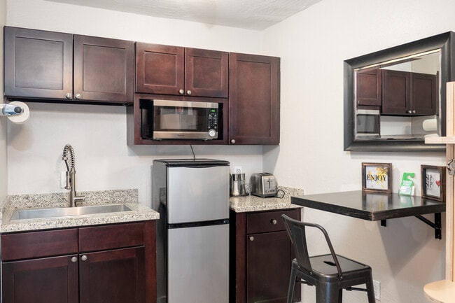 Building Photo - 1333 E Thomas Rd