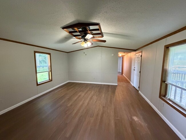 Building Photo - 3 bedroom 2 bathroom in country