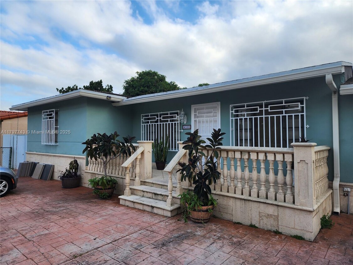 Foto principal - 4100 NW 5th St