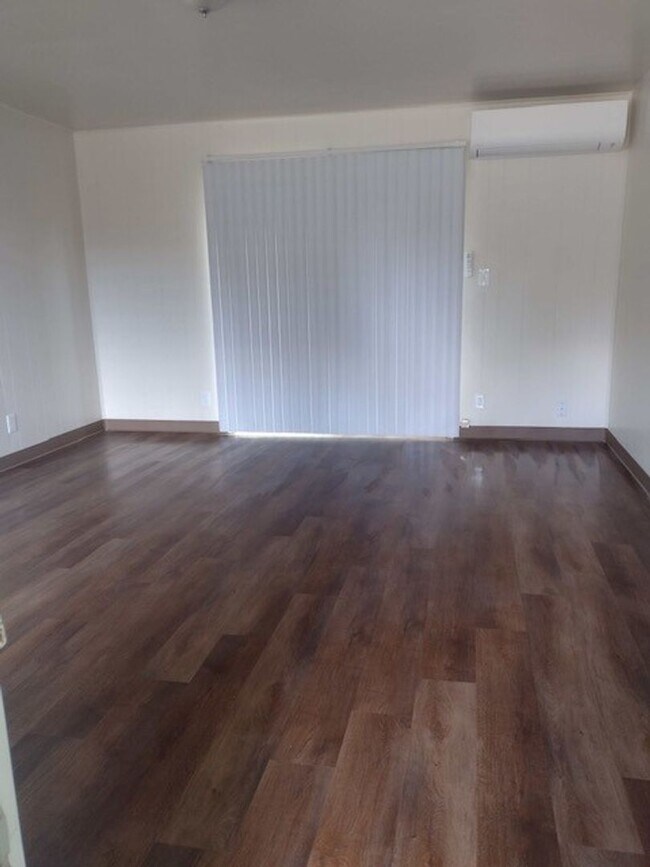 Foto del edificio - 150 N Holly Ave