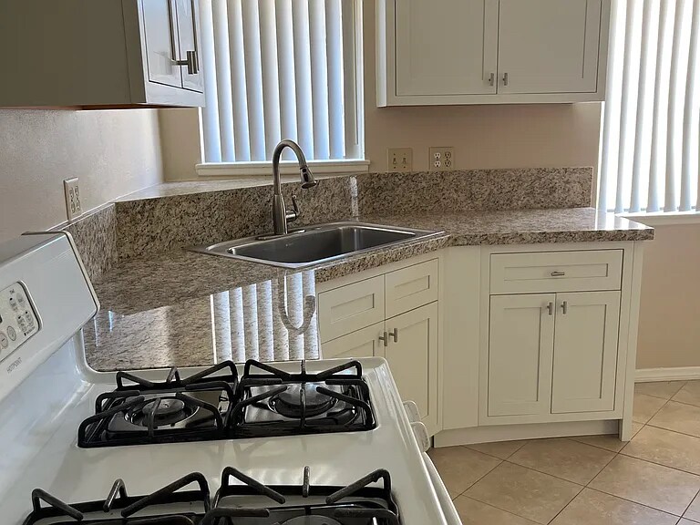 Foto principal - 1658 W Cindy Ln