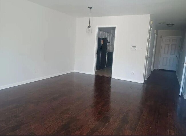 Foto del edificio - 595 Wedgewood Dr