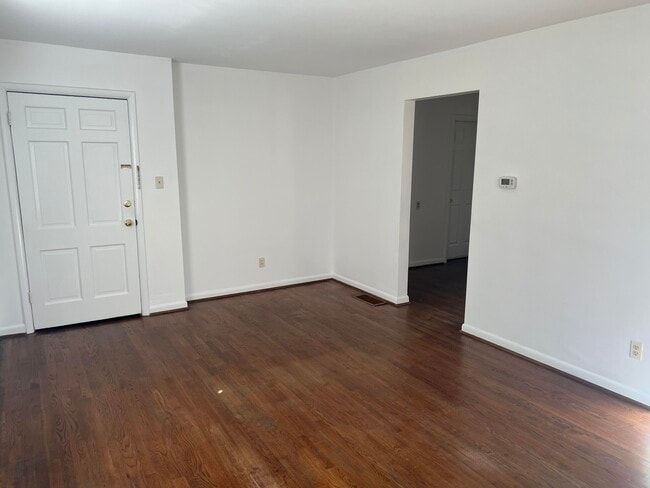 Building Photo - 1705 Carolyn Dr