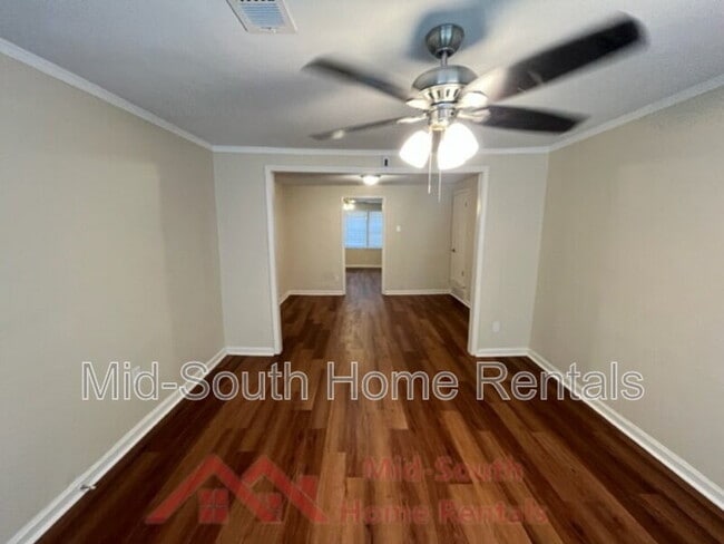 Foto del edificio - 858 Eyers Rd