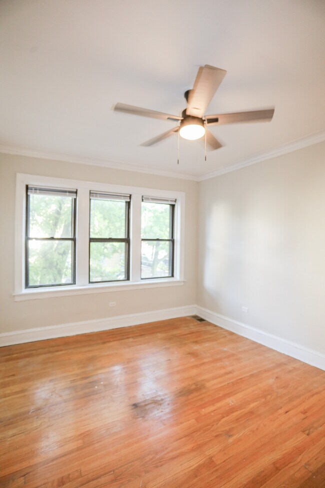 Foto del edificio - 2335 W Addison St