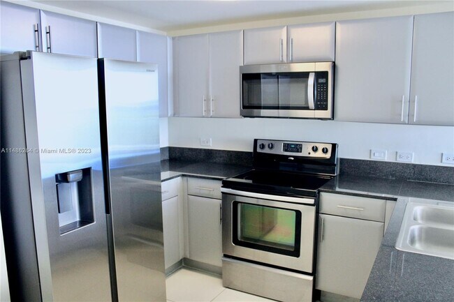 Foto del edificio - 1871 NW S River Dr