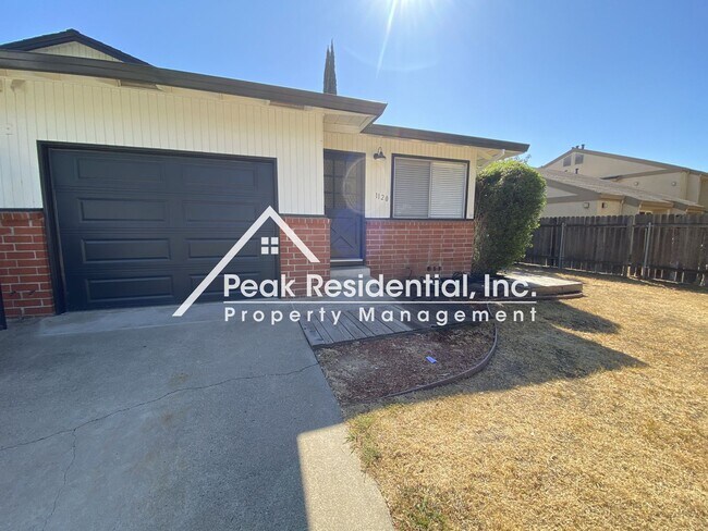 Building Photo - Wonderful 2bd/1ba Arden Manor Duplex!