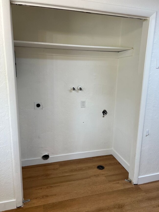 Building Photo - RIG-J 872