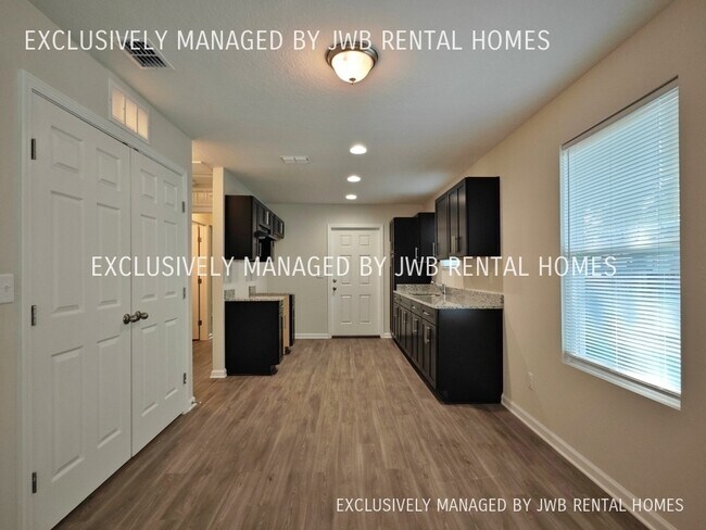 Building Photo - 2559 Orion St