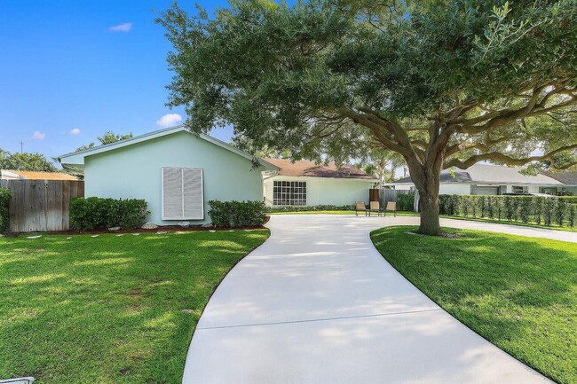 Foto del edificio - 4193 Hyacinth Cir N