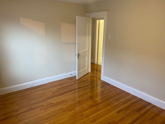 Foto del edificio - Nicely updated 4 bed in Allston