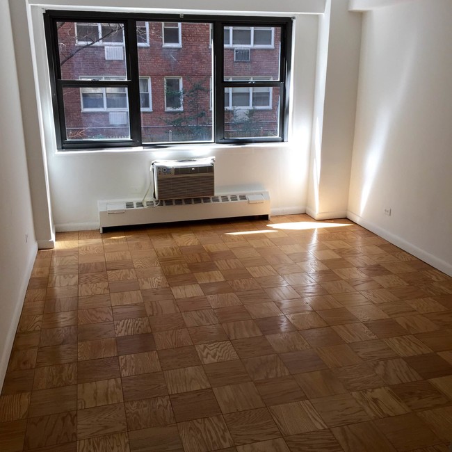 Building Photo - 330 E 46th St