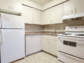 Building Photo - 575 Assumption St