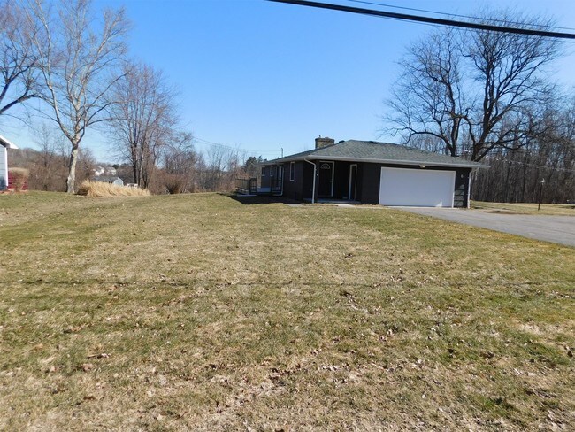 Building Photo - 6 Hillcrest Dr