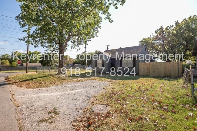 Building Photo - 1502 N Columbia Ave