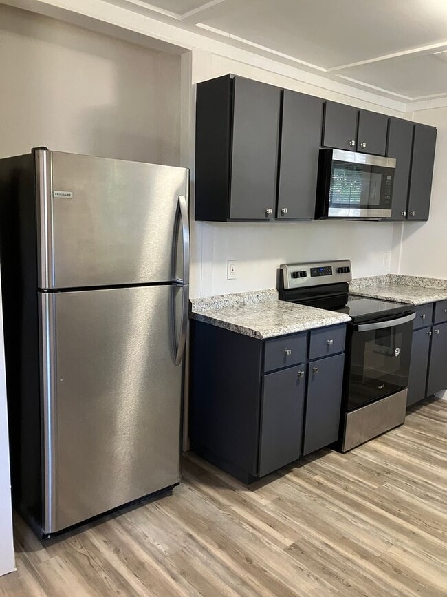 Building Photo - Remodeled One Bedroom Apartment in North S...