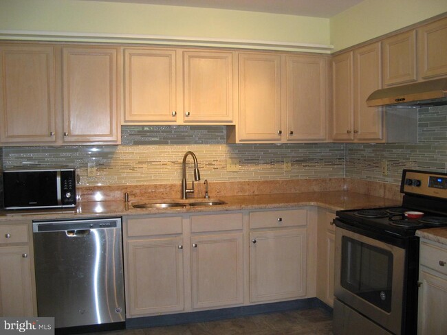 Building Photo - 508 Karen's Ct