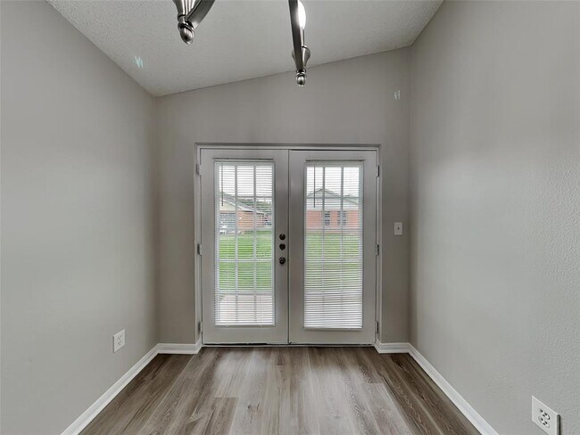 Building Photo - 3211 Kelling St