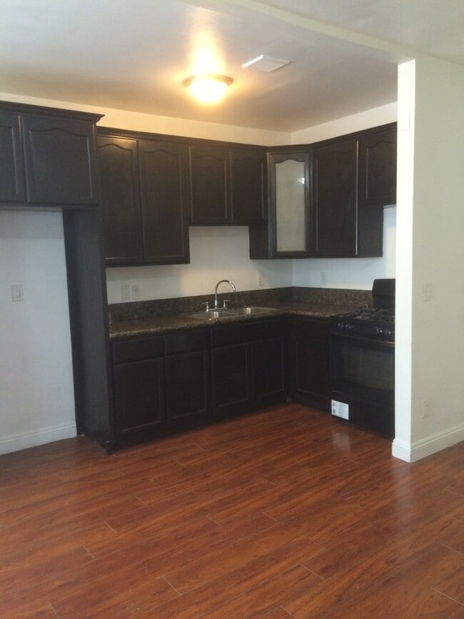 kitchen - 4726 4th Ave