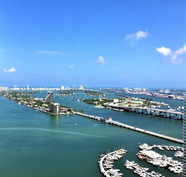 Foto del edificio - 488 NE 18th St