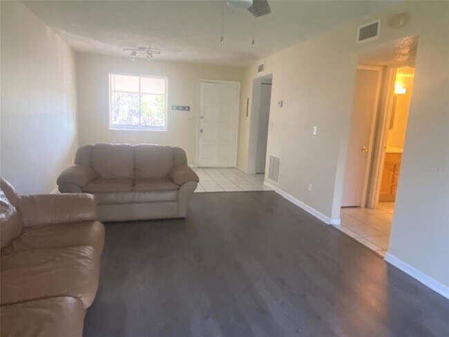 Foto del edificio - 6328 Newtown Cir