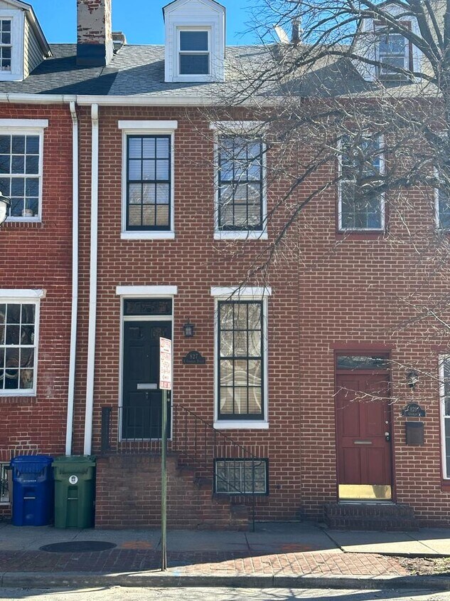 Primary Photo - 827 S Charles St