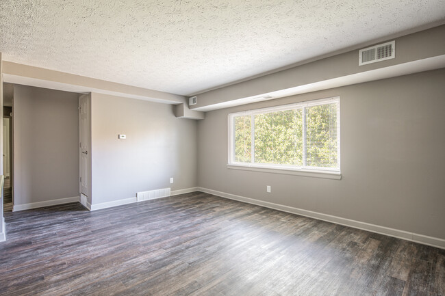 Living/ Dining Area - Circle 240