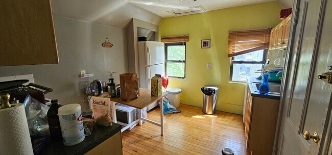 Photo - Allston 2 Bed – Top Floor – Skylights – No Fee – 9/1 Apartment