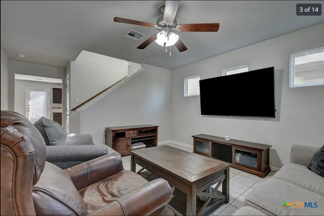 Foto del edificio - Beautiful and Convenient! 3 bed 2 1/2 bath...