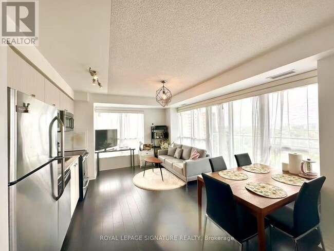 Building Photo - 2015-2015 Sheppard Ave E