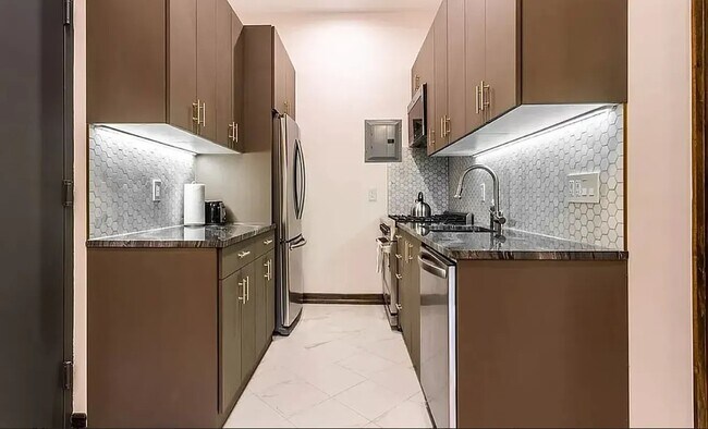 Foto del edificio - 121 E 37th St