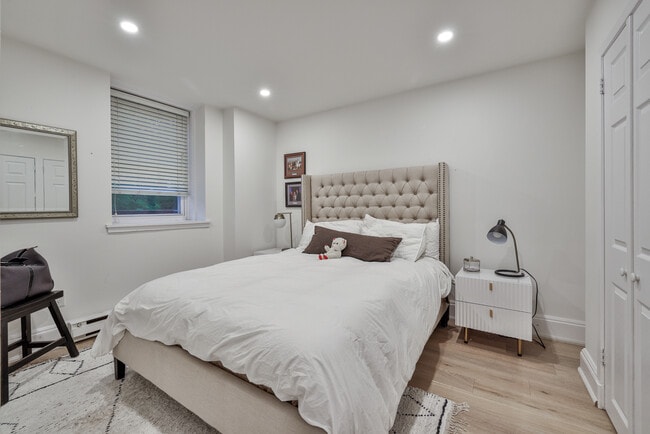 Building Photo - Spacious 2 bedroom in Rosedale!