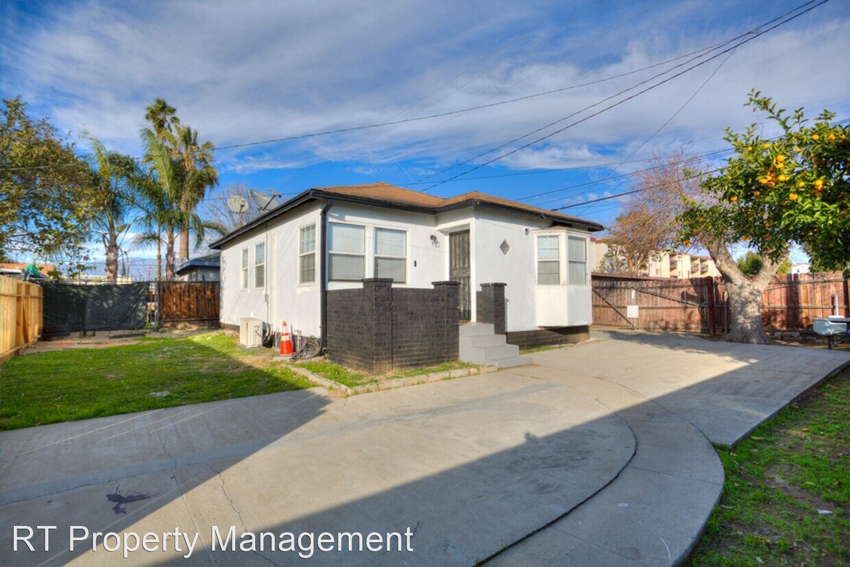 Primary Photo - 2 br, 1 bath House - 560 N East End