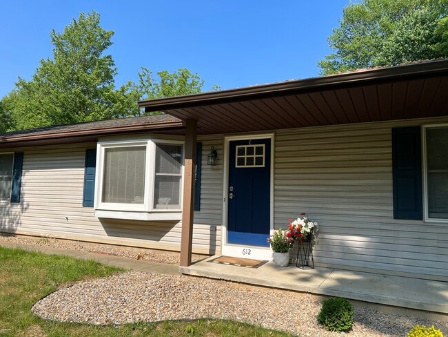 Front Enterance - 612 Acorn Pl