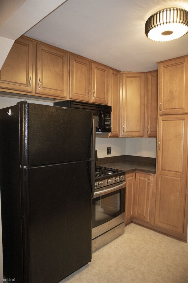 Building Photo - 3 br, 1 bath House - 912 North Edison Avenue