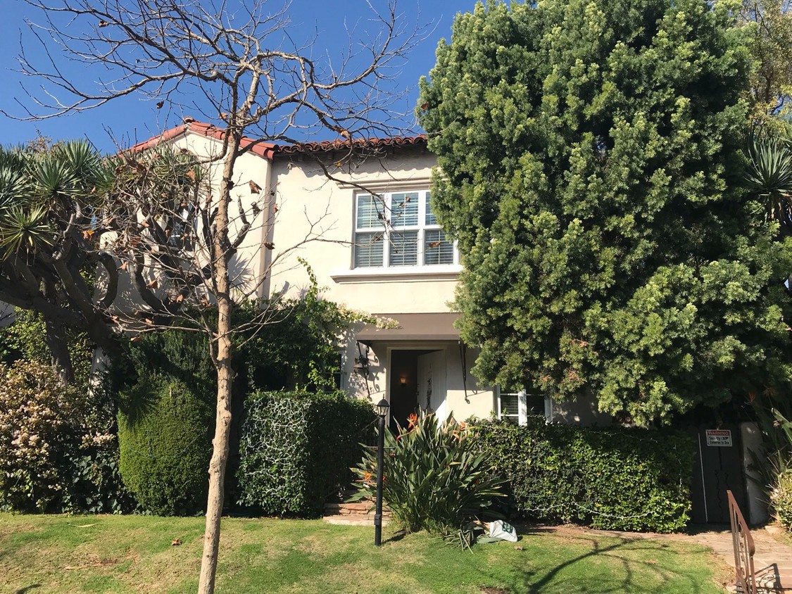 Primary Photo - 9905 Robbins Dr