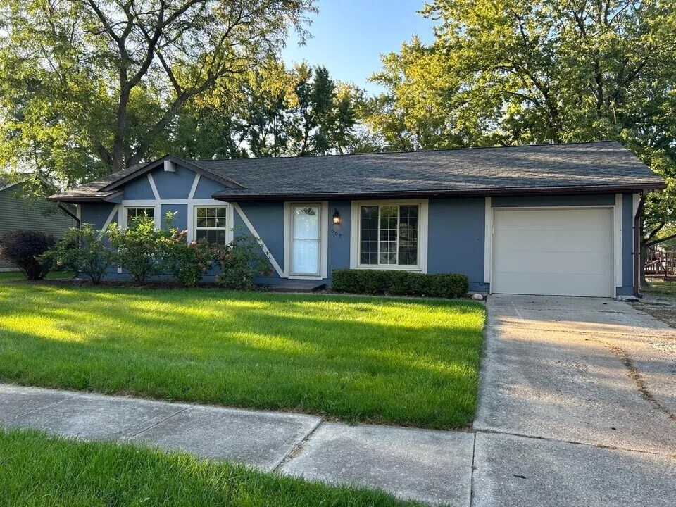 Front - 657 Cheyenne Dr