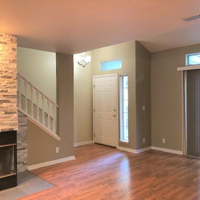 Building Photo - Updated Casa del Sol Townhome