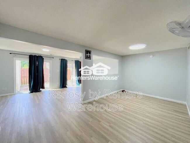Foto del edificio - 5031 Clairmont Ct