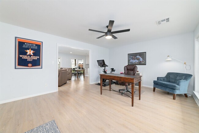 Building Photo - 6435 Woodbrook Ln