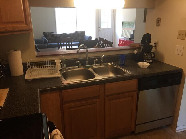 Building Photo - Astor