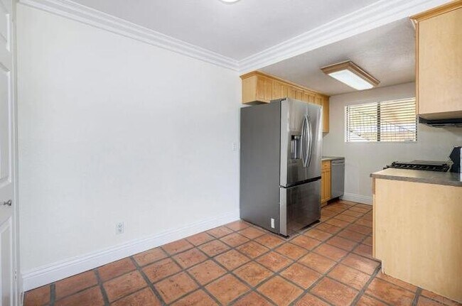 Building Photo - 9948 San Juan St