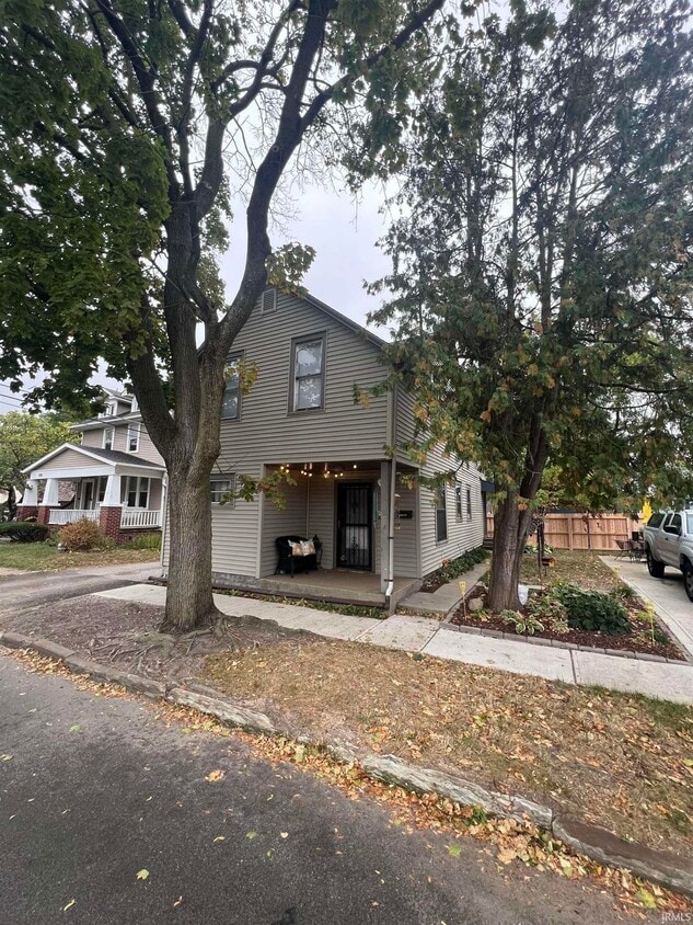 Primary Photo - 1214 Delaware Ave