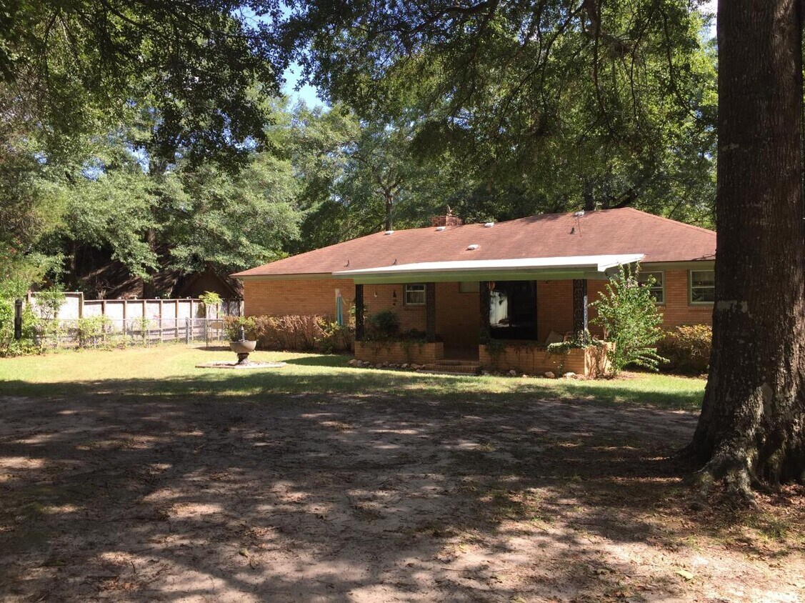 Primary Photo - 319 Laurel Ln