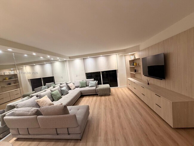 Foto del edificio - 10275 Collins Ave