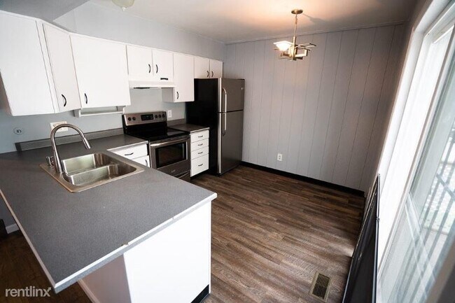 Building Photo - 2421 S Xanadu Way