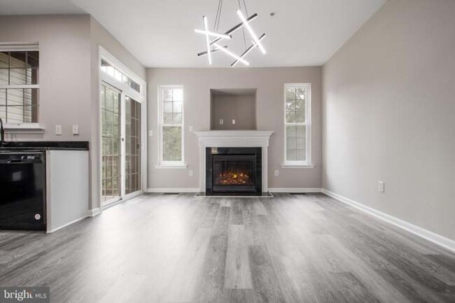 Building Photo - Charming 3BR, 2.5bath Townhome in Waldorf