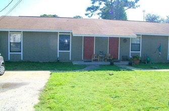 Building Photo - 208 Squirrel Haven Rd
