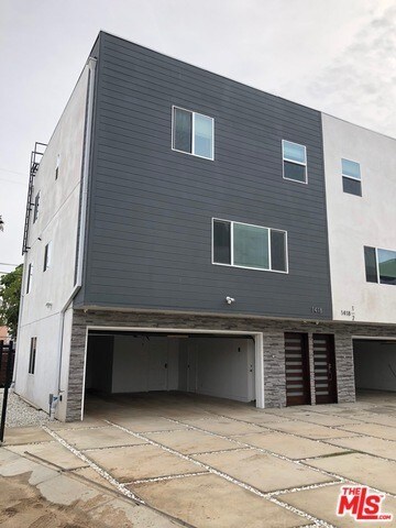 Building Photo - 1416 S Sycamore Ave